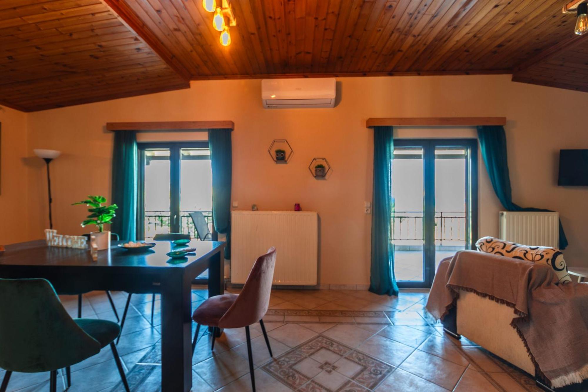 Cassandra Apartment Plataria